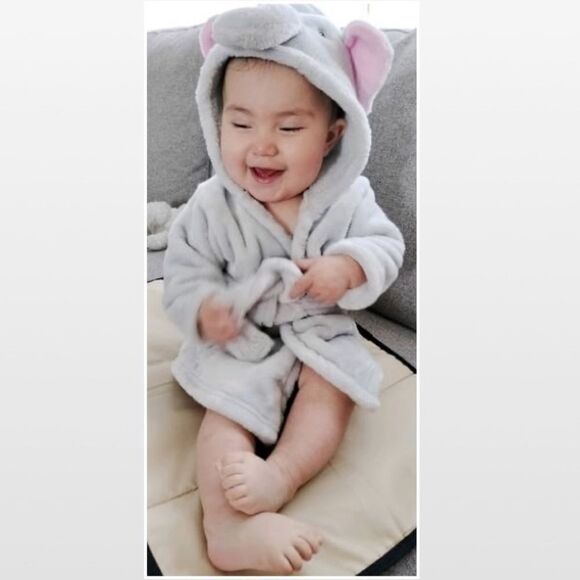 New Robe & Towels Bath Set Kid Baby 0-9 Months Girl Gray White Mini 4 Piece NWT - Picture 4 of 16